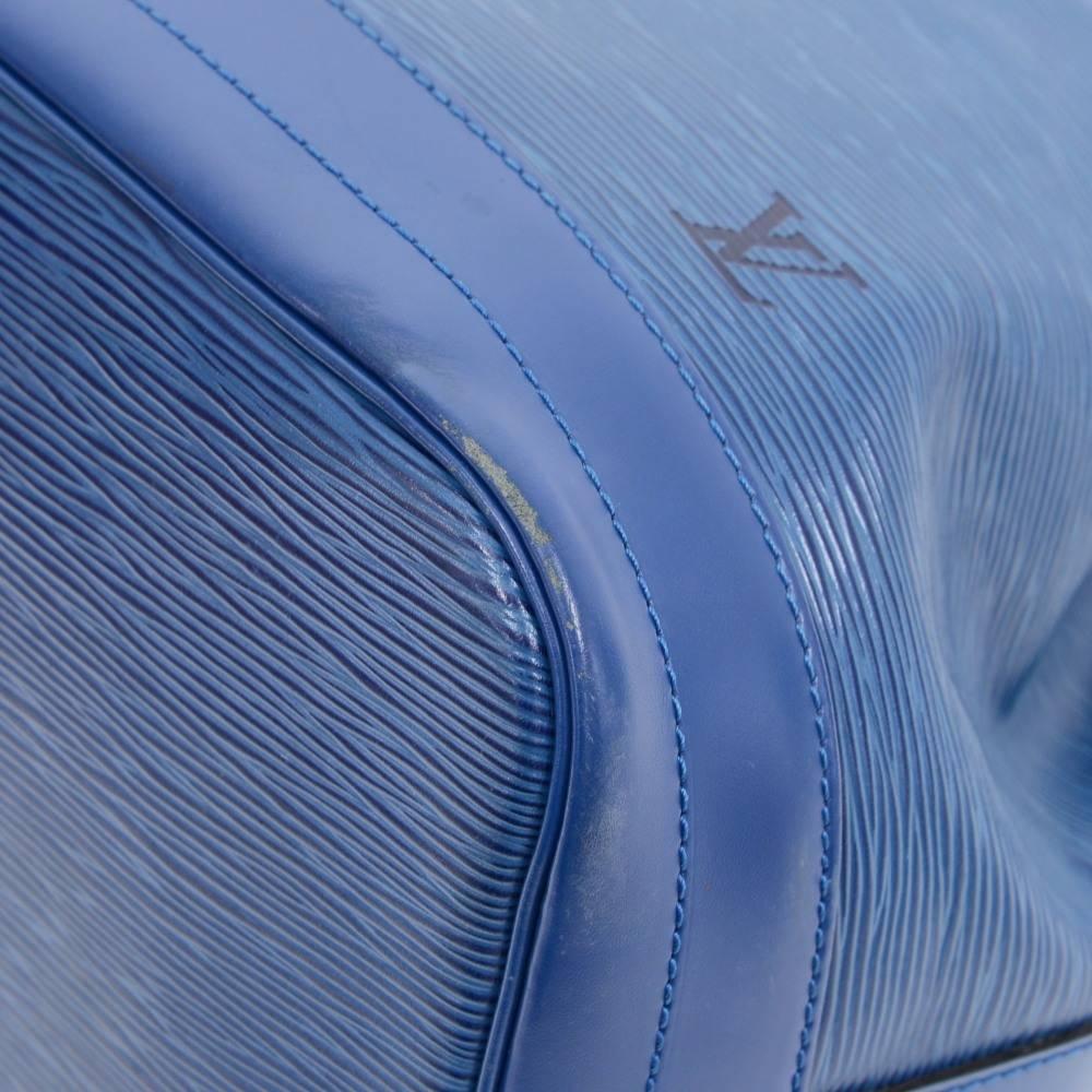 Louis Vuitton Noe Large Blue Epi Leather Shoulder Bag  For Sale 5