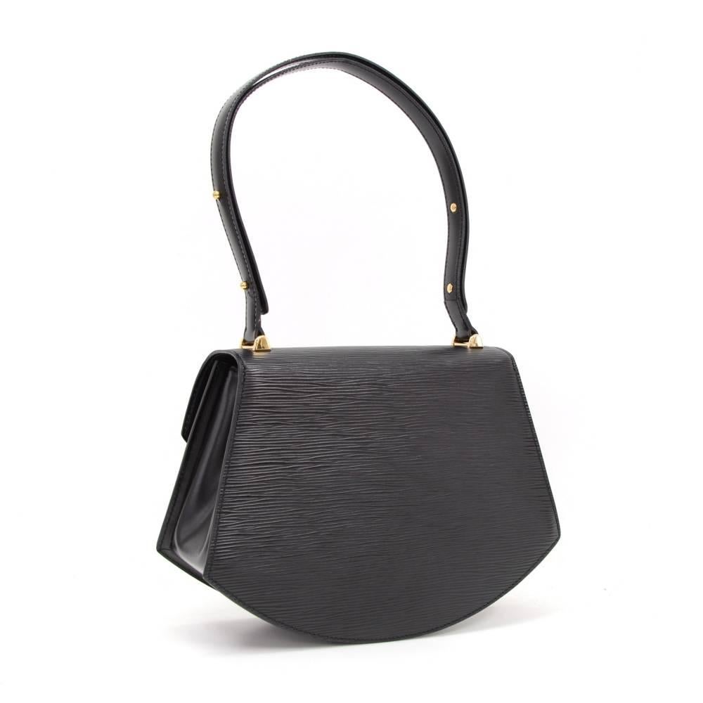 Louis Vuitton Tilsitt shoulder bag in epi leather with flap and twist closure. Inside has leathe lining with 1 open pocket. Can carry in hand or on shoulder. Very stylish.

Made in: France
Serial Number: V.I 0944
Size: 10.6 x 7.5 x 2.8 inches or 27