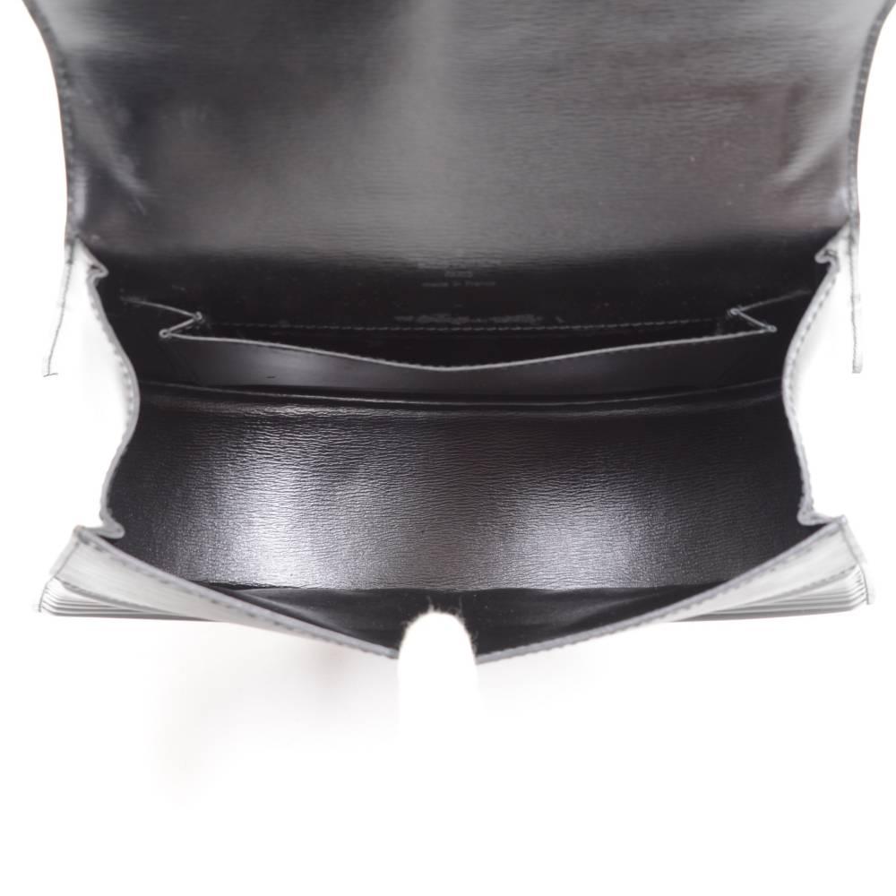 Vintage Louis Vuitton Tilsitt Black Epi Leather Shoulder Pochette Bag  For Sale 3