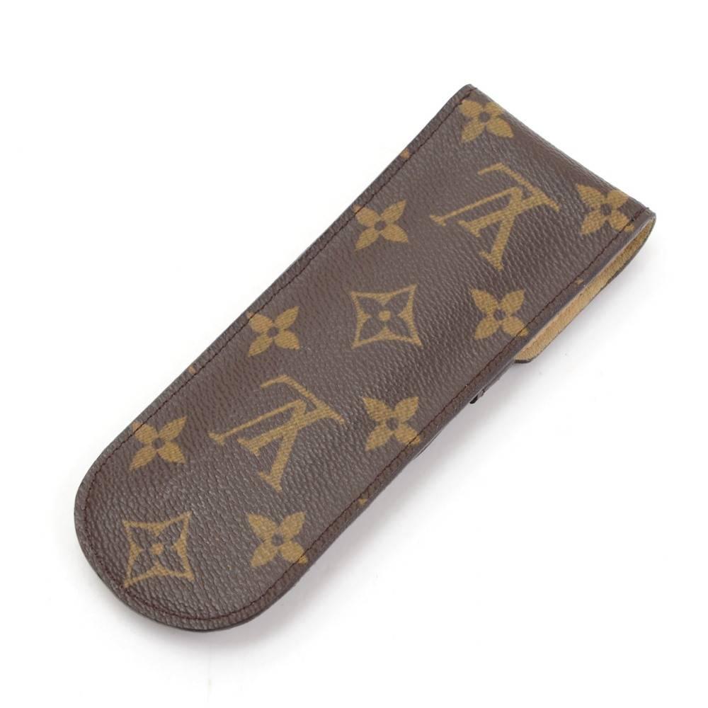 Louis Vuitton pen case in monogram canvas. It can be used in any way as you please. Keep your pens or glasses. 

Made in: Spain
Serial Number: CA0063
Size: 2.4 x 6.3 x x inches or 6 x 16 x x cm
Color: Brown
Dust bag:   Not included  
Box:   Not