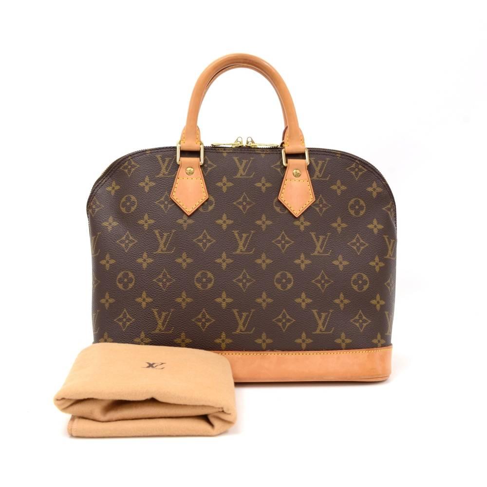 Louis Vuitton Alma in monogram canvas. With its shapes invented by Gaston Vuitton in the 1930’s, Alma is now a classic. Hand-held and closed with a double zipper. Inside is brown lining. 

Made in: France
Serial Number: BA0965
Size: 12.6 x 9.4 x 6.7