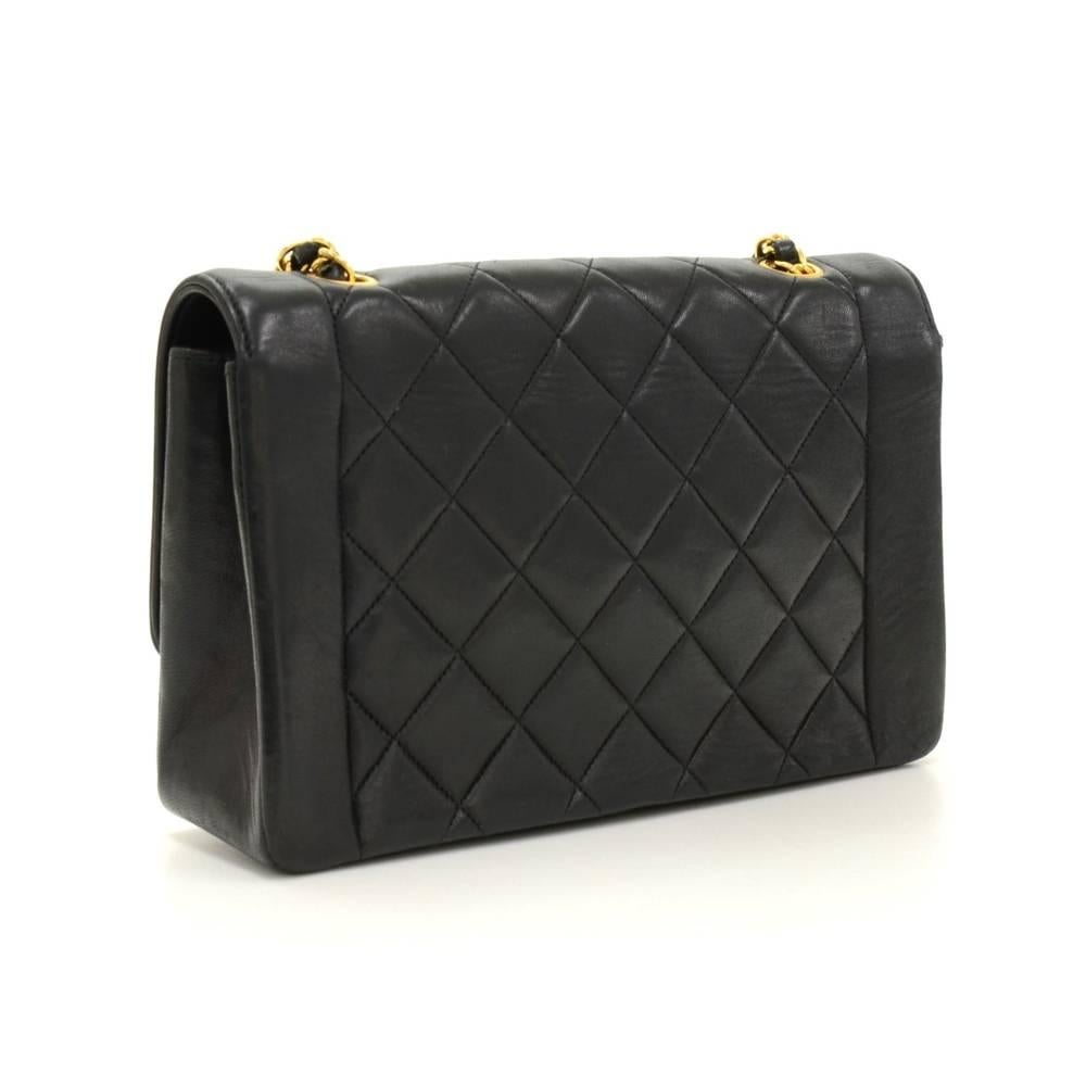 Chanel Diana bag in black quilted leather. Flap top secured with CC twist lock. Inside has Chanel red leather lining and 2 pockets: 1 zipper and one open. Comfortably carried on your shoulder or across the body with single chain.

Made in: