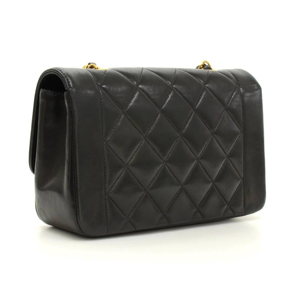 Chanel Diana bag in black quilted leather. Flap top secured with CC twist lock. Inside has black leather lining and 2 pockets: 1 zipper and one open. Comfortably carried on your shoulder or across the body with single chain.

Made in: France
Serial