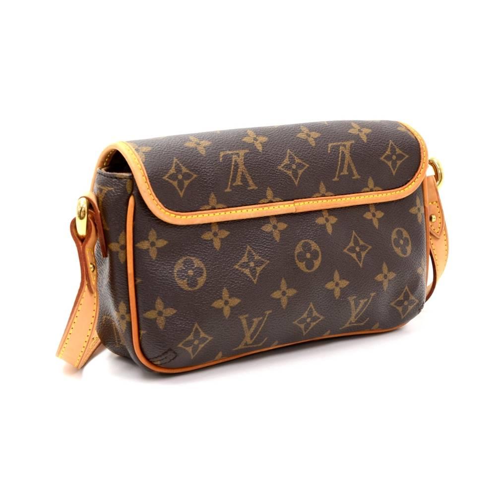 Louis Vuitton Tikal PM hand bag in monogram canvas. Flap with twist closure, inside is in brown alkantra lining and has one open side pocket. Leather strap could be worn in hand. 

Made in: France
Serial Number: SR0046
Size: 8.7 x 5.9 x 2.2 inches