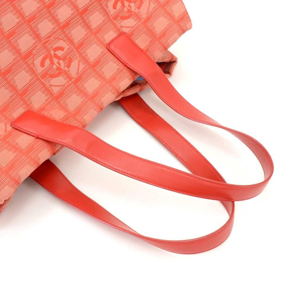 Chanel Travel Line Red Jacquard Nylon Medium Tote Bag In Good Condition In Fukuoka, Kyushu