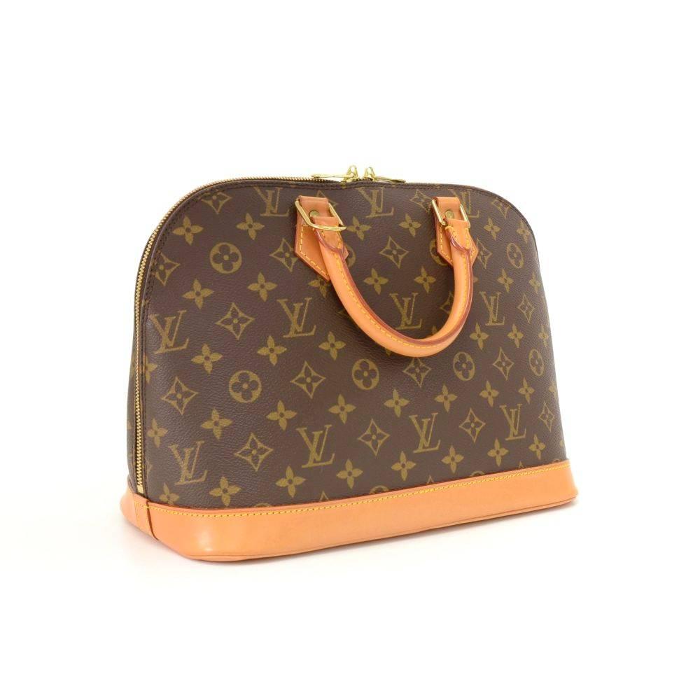 Louis Vuitton Alma in monogram canvas. With its shapes invented by Gaston Vuitton in the 1930’s, Alma is now a classic. Hand-held and closed with a double zipper. Inside is brown lining. 

Made in: USA
Serial Number: SD 1908
Size: 12.6 x 9.4 x 6.7