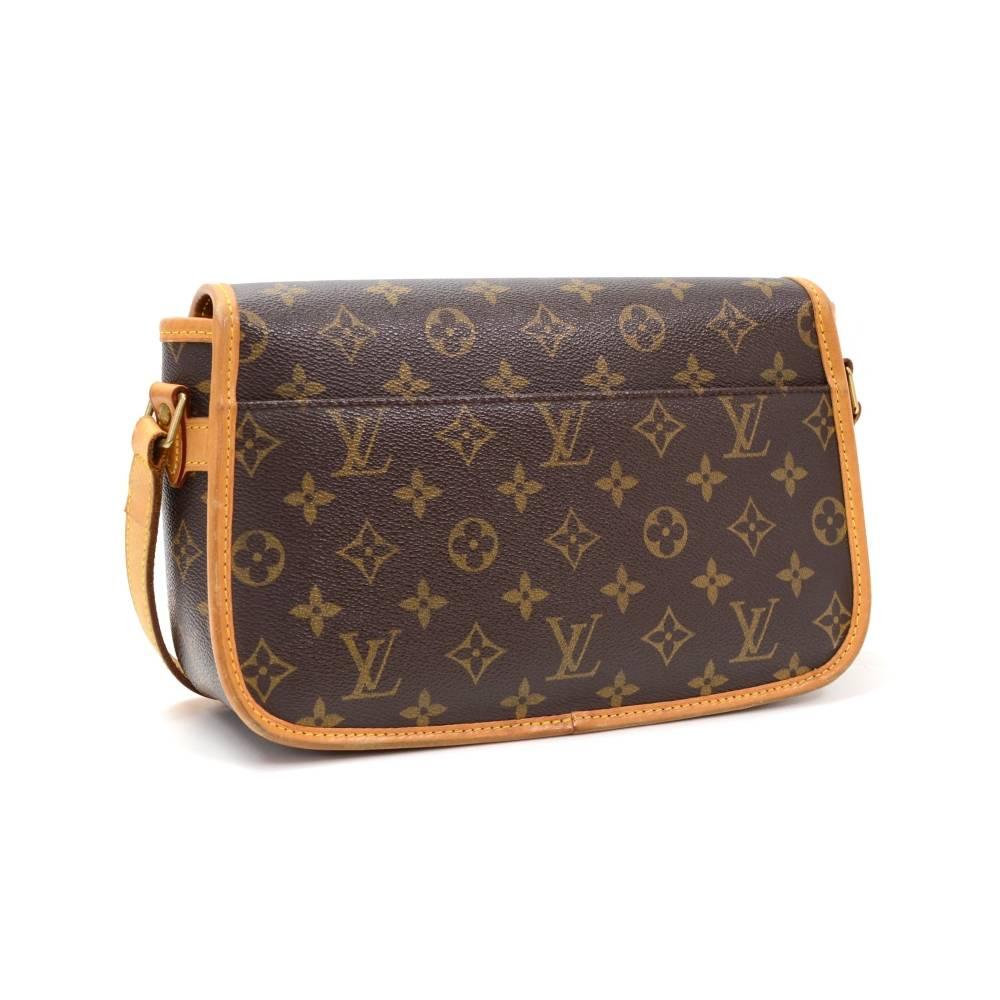This is Louis Vuitton Sologne shoulder bag. Flap top with buckle closure and one open pocket on the back. Inside has 2 pockets; 1 zipper and 1 open. Comfortably carry on shoulder or across body.

Made in: France
Serial Number: SL1003
Size: 11 x 7.5