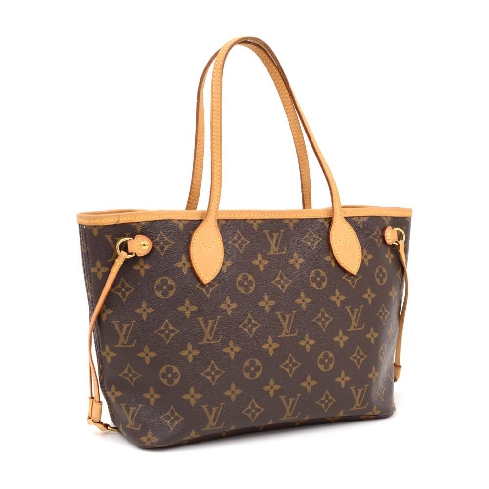 Louis Vuitton Neverfull PM tote bag in monogram canvas. Inside has 1 zipper pocket. Comes with D ring inside to attach small pouches or keys. Carried on shoulder with great capacity.

Made in: France
Serial Number: V I 4 0 4 7
Size: 11.2 x 8.7 x 5.1
