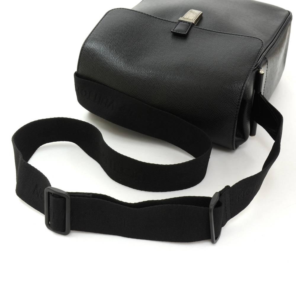 Louis Vuitton Yaranga Black Taiga Leather Messenger Bag 2