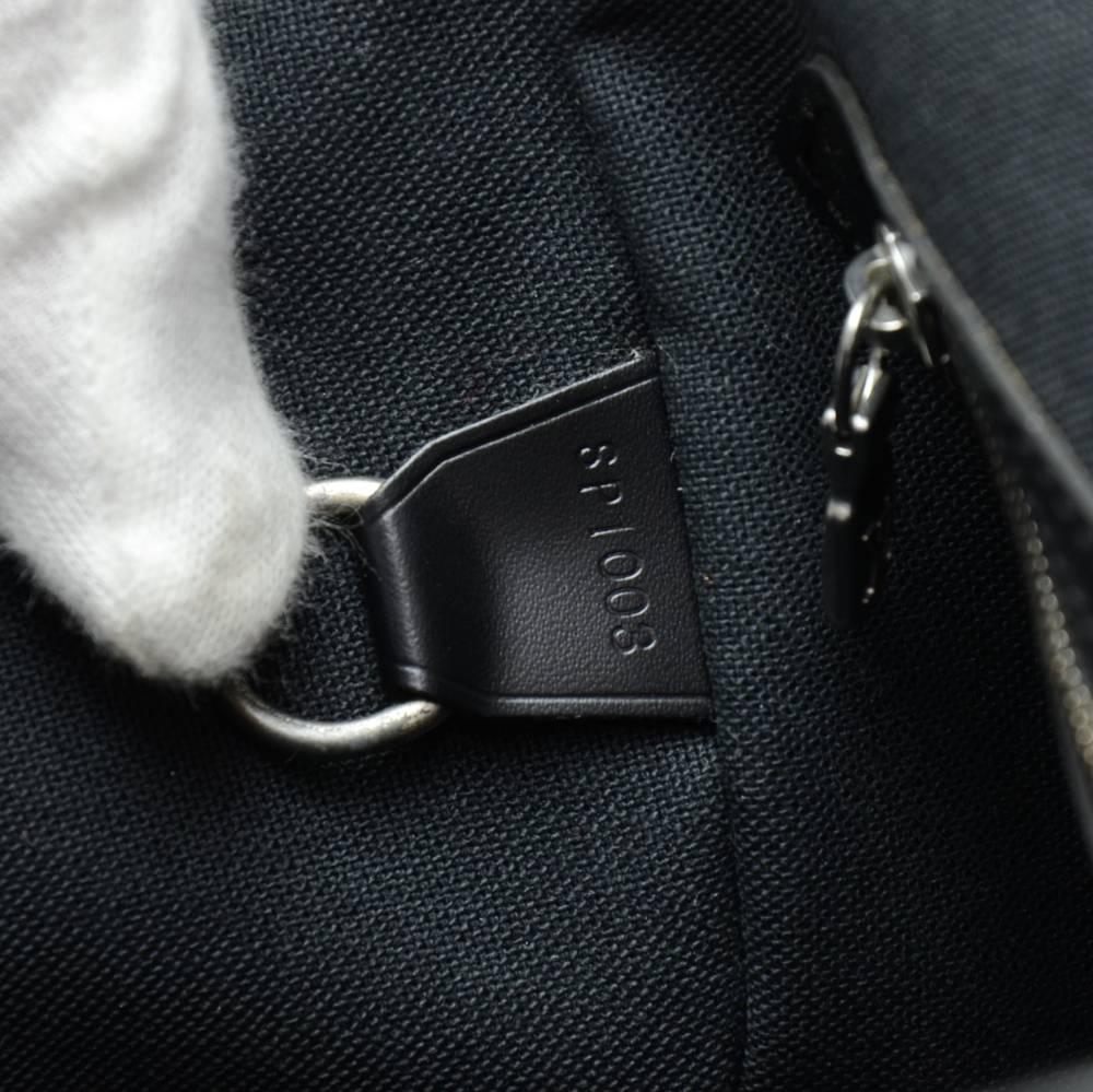 Louis Vuitton Yaranga Black Taiga Leather Messenger Bag 5