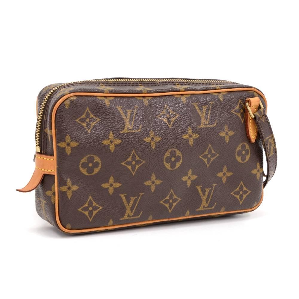  Louis Vuitton Pochette Marly Bandouliere in monogram canvas. It can be carried on shoulder or across body with adjustable leather strap and shoulder support. It stores beauty products and other daily essentials.

Made in: France
Serial Number: