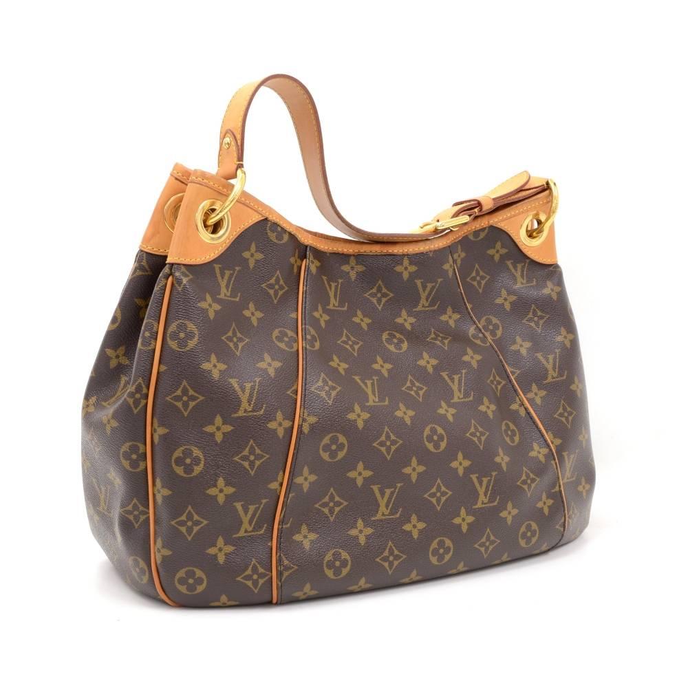 Louis Vuitton Galliera PM tote bag in monogram canvas. Top has 1 magnetic closure. Inside has beige alkantra lining with 1 flap pocket with stud lock, 1 open and 1 for mobile. Great for daily use.

Made in: France
Serial Number: S P 2 1 8 1
Size:
