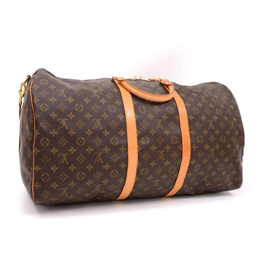 Louis Vuitton Keepall Bandouliere 60 a classic from the Louis Vuitton travel bag collection. This spacious largest sized version in Monogram canvas and a double zipper for secure and easy access. Great for any trip! It comes with name tag and