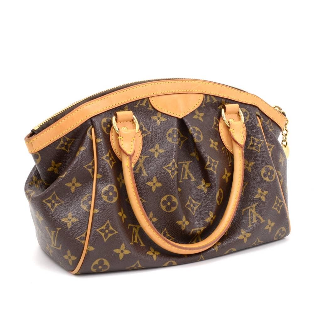 Louis Vuitton Tivoli PM handbag in Monogram canvas. Top is closed with zipper. Inside has brown fabric lining and 1 open pocket and 1 for mobile or glasses. It is specially designed to keep all your items perfectly organized!

Made in: France
Serial