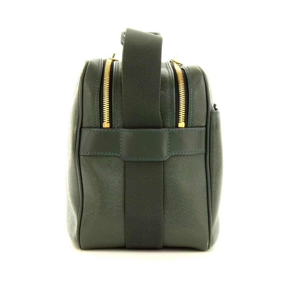 Black Louis Vuitton Reporter Green Taiga Leather Medium Shoulder Bag For Sale