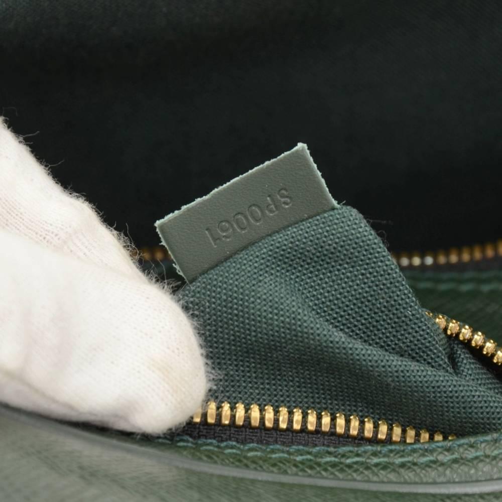 Louis Vuitton Reporter Green Taiga Leather Medium Shoulder Bag For Sale 5