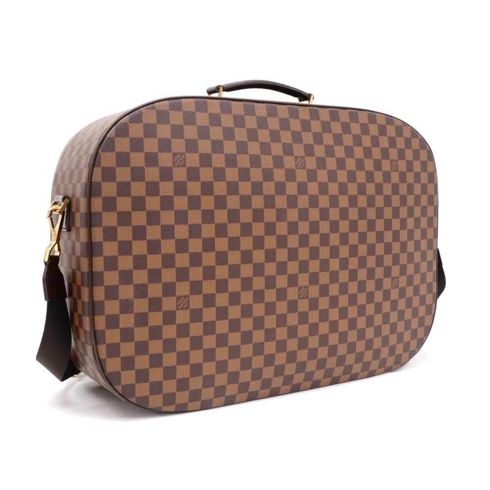 Louis Vuitton Packall GM travel bag in damier canvas. It has 1 zipper pocket on the front. Top secured with double zipper. Inside has 2 pockets: 1 zipper and 1 large open pocket. 

Made in: France
Serial Number: BA1001
Size: 21.7 x 15.6 x 6.5 inches