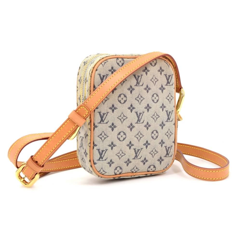 This is Louis Vuitton Juliette PM bag in mini lin monogram canvas. Has 1 pocket with flap and belt closure on front. Main access has zipper closure. Inside has 1 open pocket. Beautiful purse perfect for night out!!

Made in: France
Serial Number: T