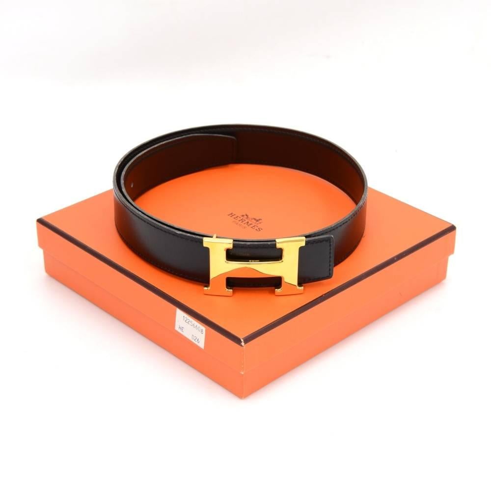 Hermes belt in brown leather with H buckle. Smooth leather in black color. Hermes, Paris, Made in France 65 engravement on the leather. Item is very stylish!Size: 65 Adjustable between app 26.4 - 28.3 inch or 63 - 68 cm. 

Made in: France
Size: 26.8