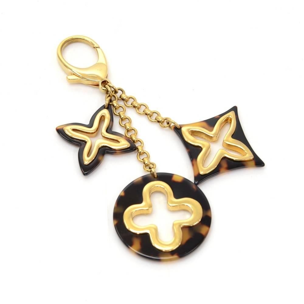 This is authentic Louis Vuitton gold tone Key holder. Very simple design would make your keys easy to find. Would as well look great hanging on your bag.

Made in: France
Size: 5.5 x 2 x x inches or 14 x 5 x x cm
Color: Brown
Dust bag:   Not
