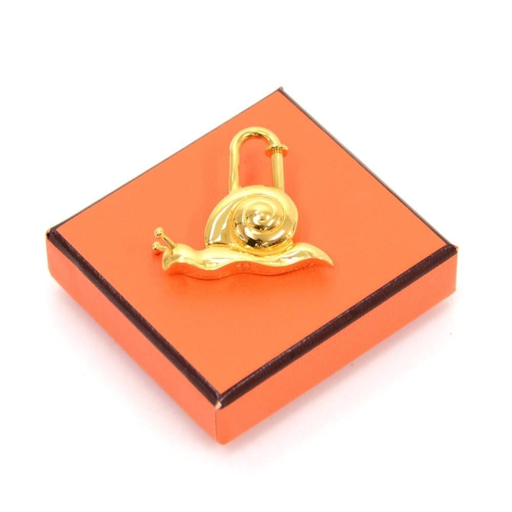 HERMES Gold tone snail Cadena Charm from 1995 limited. It can be used as Cadena Lock, Keyring, Bag charm or pendant top necklace. Its very nice and would make a great statement.

Made in: France
Size: 1.4 x 1.4 x 0 inches or 3.5 x 3.5 x 0 cm
Color: