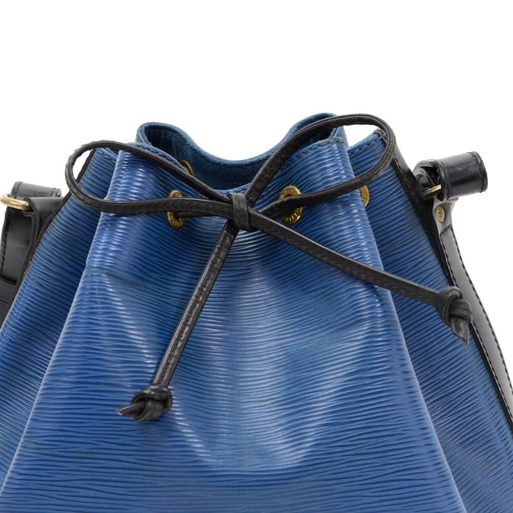 Vintage Louis Vuitton Petit Noe Vio Blue x Black Epi Leather Shoulder Bag 2