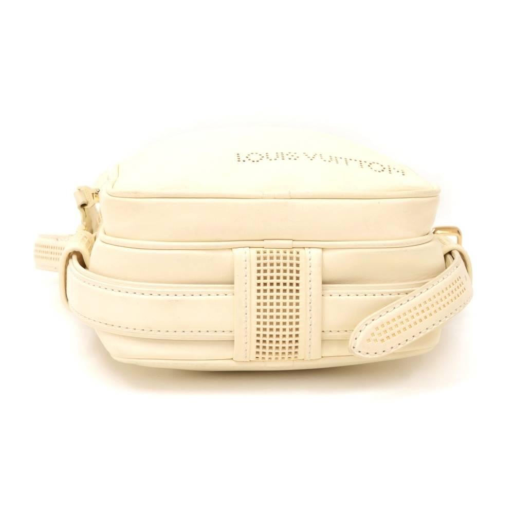 Louis Vuitton Off White Leather Messenger Bag 1