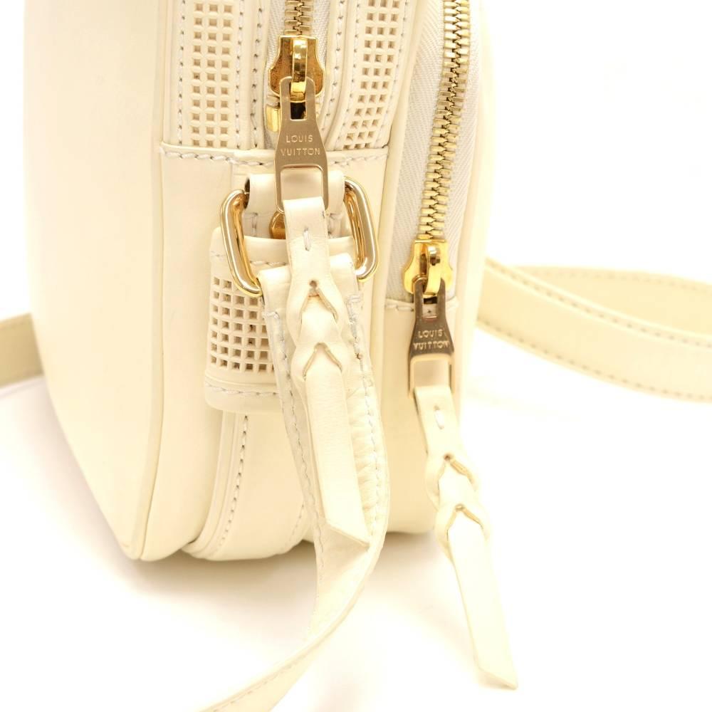 Louis Vuitton Off White Leather Messenger Bag 2