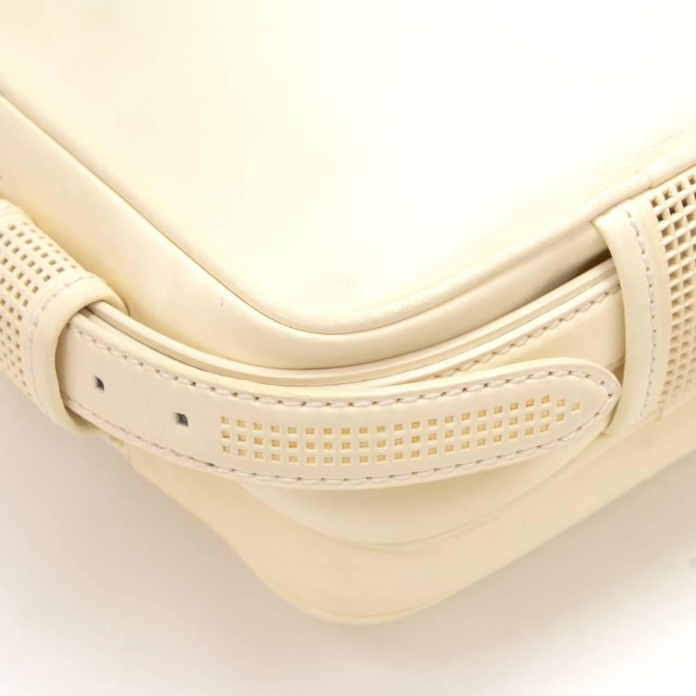 Louis Vuitton Off White Leather Messenger Bag 4