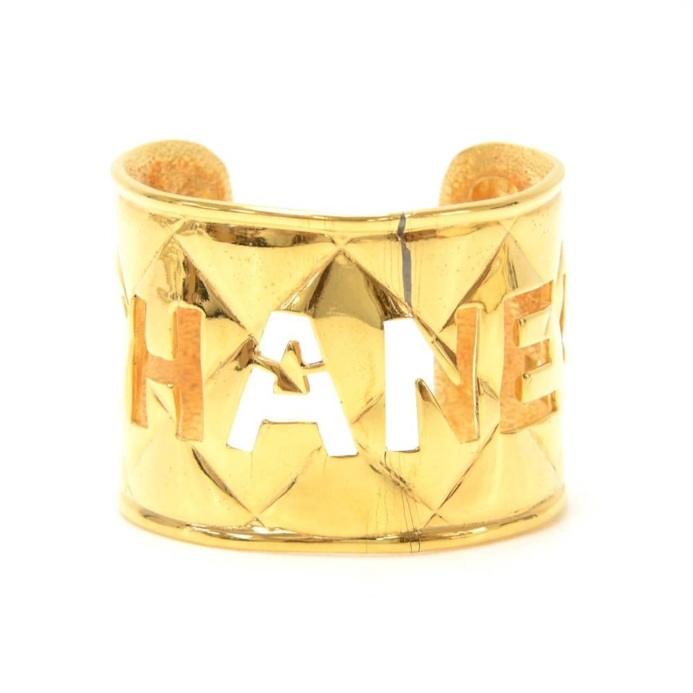  Chanel gold tone open bangle. Chanel CC P Made in France engraved on the back. Very rare item!  Size: app 2.4 inch or 6 cm in diameter (widest)

Made in: France
Size: 2.4 x 2 x 0 inches or 6 x 5 x 0 cm
Color: Gold
Dust bag:   Not included  
Box:  