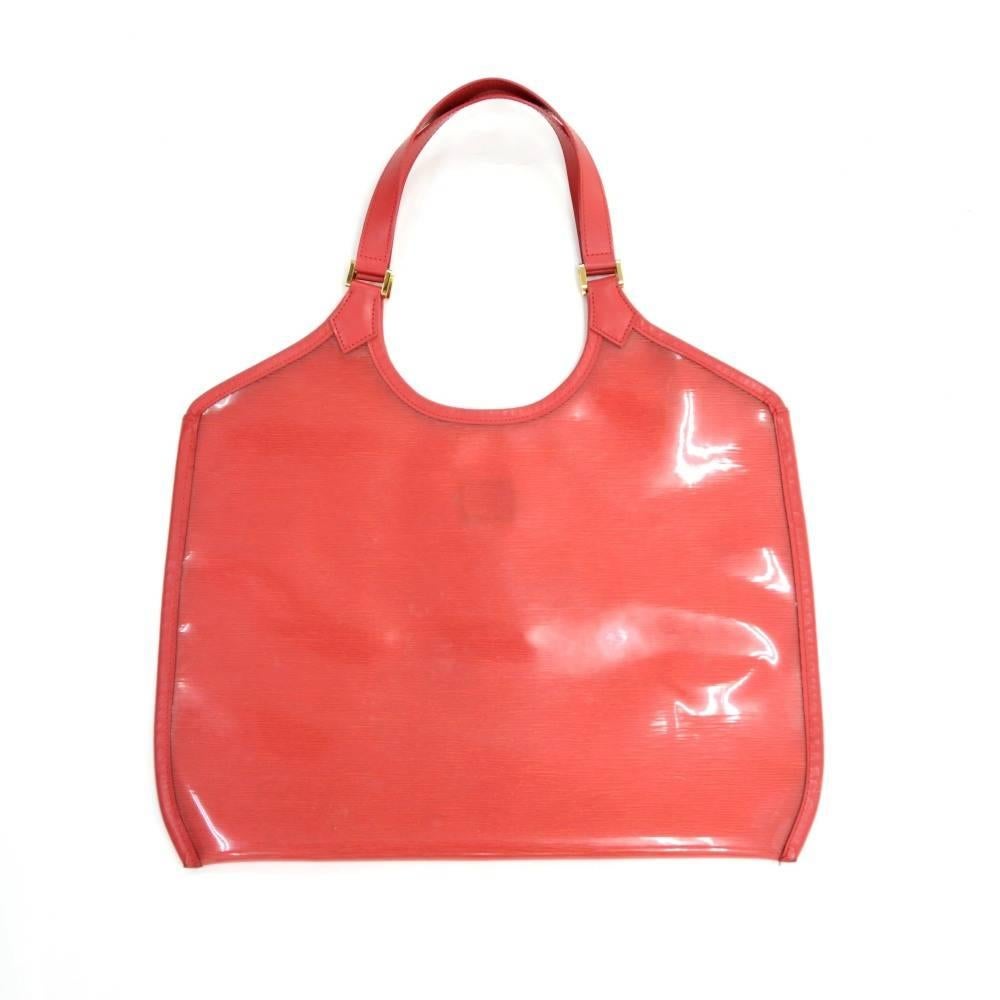Louis Vuitton PLAGE BEACH GM red epi vinyl Tote beach Bag. This bag was limited to the years 2000-2001 and was part of the discontinued Cruise collection. Extremely rare bag to find. It comes with matching pouch.

Made in: Spain
Serial Number: