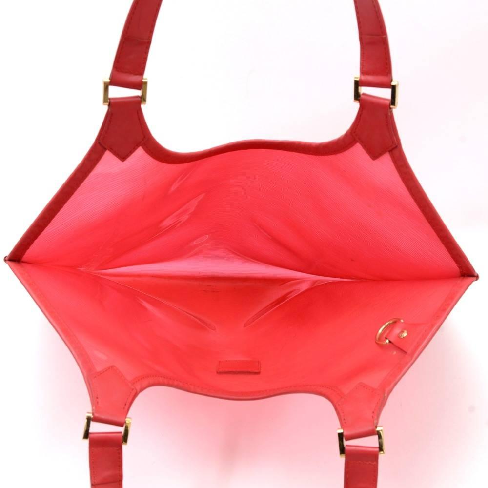Louis Vuitton Plage Lagoon GM Red Vinyl Beach Bag + Pouch  For Sale 6