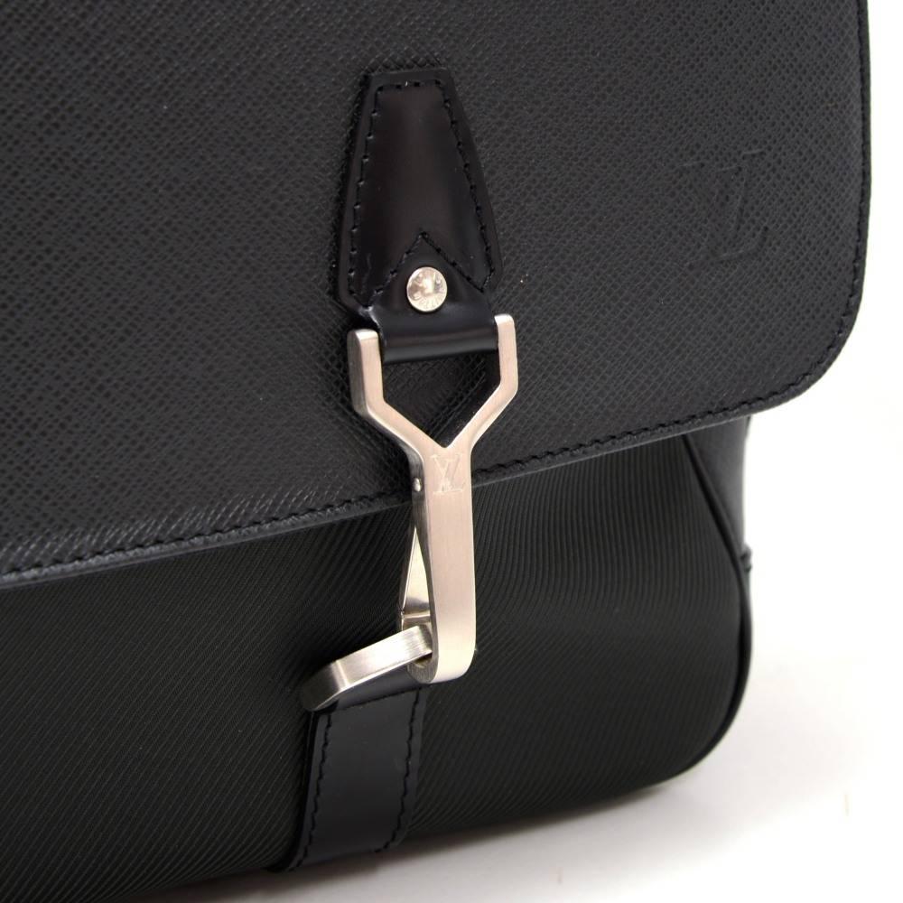 Louis Vuitton Dersou Black Ardoise Taiga Leather Large Messenger Bag  1