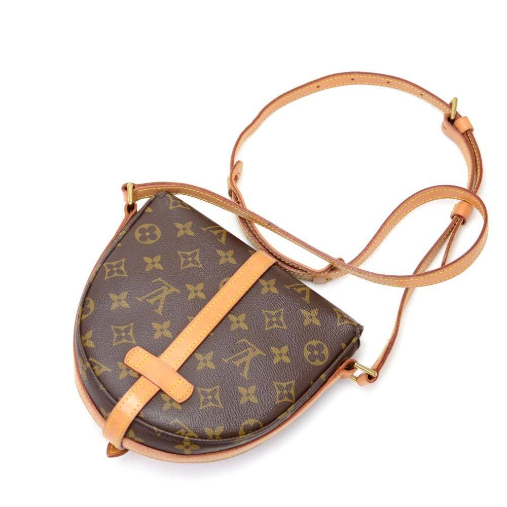 Louis Vuitton Shanti GM shoulder bag in monogram canvas. Flap with belt closure. Brown leather lining on the inside with a zipper pocket. Adjustable leather strap could be worn on one shoulder or across the body. Excellent for everyday. 

Made in: