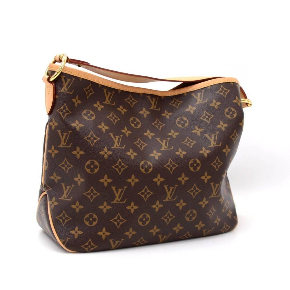 Louis Vuitton Delightfull PM tote bag in monogram canvas. Inside has 1 zipper pocket. Comes with D ring inside to attach small pouches or keys. Comfortably carry in hand or on shoulder.

Made in: France
Serial Number: MI2195
Size: 15.7 x 10.2 x 7.1