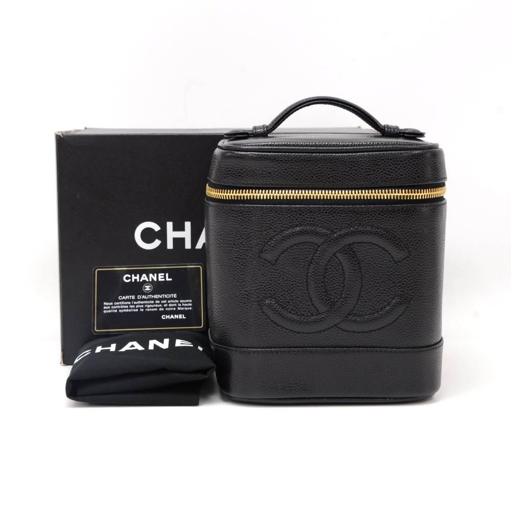 Chanel vanity cosmetic bag in black caviar leather. Top is secured with zipper. Inside is in black lambskin lining and one open pocket. Carried in hand. Simple and functional. 

Made in: France
Serial Number: 6262163
Size: 5.9 x 6.5 x 4.9 inches or