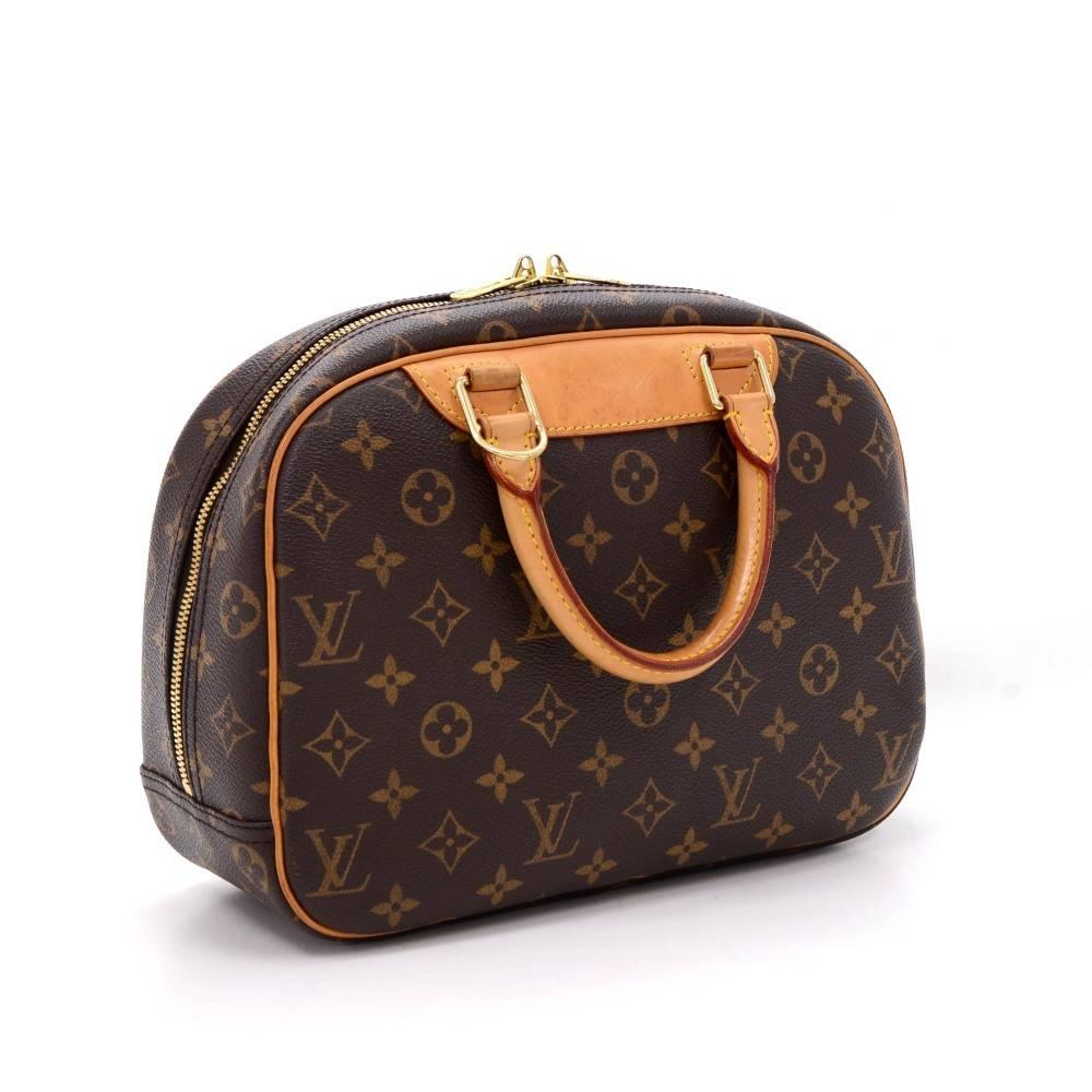 Louis Vuitton Trouville bag in monogram canvas. On the outside is 1 open side pocket. Double zipper closure opens up large access to the interior where is washable lining and 4 open pockets for all your items. Simply perfect companion wherever you