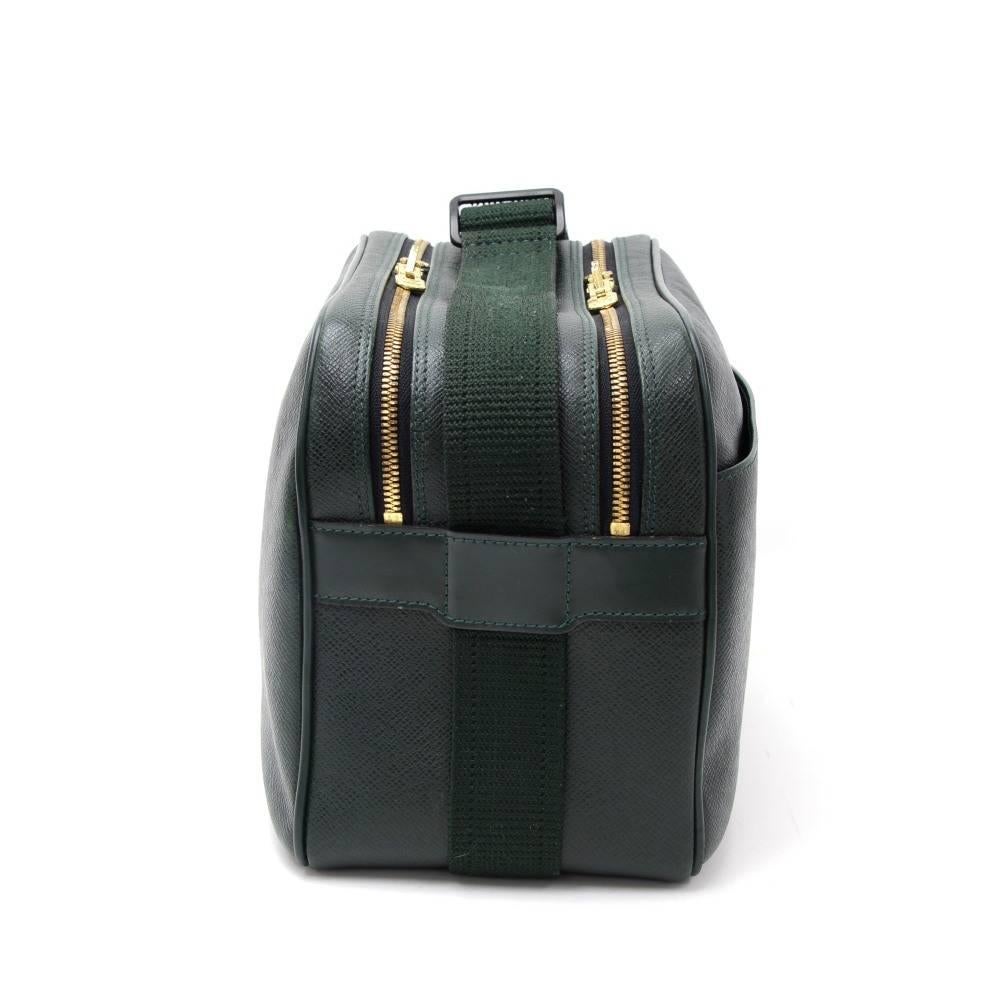 Black Louis Vuitton Reporter Green Taiga Leather Medium Shoulder Bag