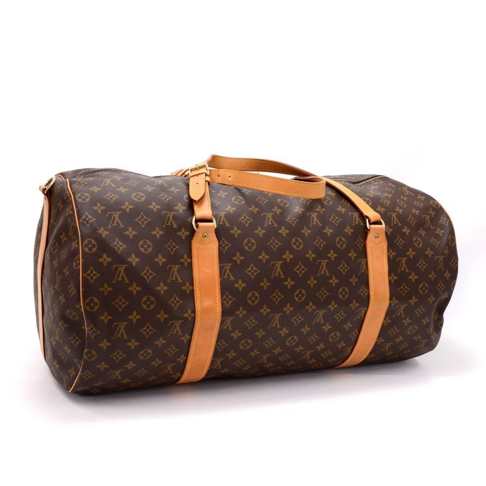 Vintage Louis Vuitton Sac Polochon Large Duffel Bag. This spacious sized version in Monogram canvas and secured with double zipper. Inside has a open pocket. 

Made in: France
Serial Number: A 2 1 9 2 2
Size: 23.6 x 11.8 x 13.8 inches or 60 x 30 x