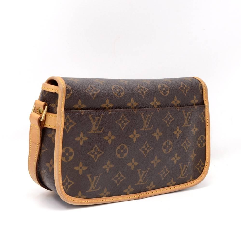 This is Louis Vuitton Sologne shoulder bag. Flap top with buckle closure and one open pocket on the back. Inside has 2 pockets; 1 zipper and 1 open. Comfortably carry on shoulder or across body.

Made in: France
Serial Number: SL 0021
Size: 11 x 7.5