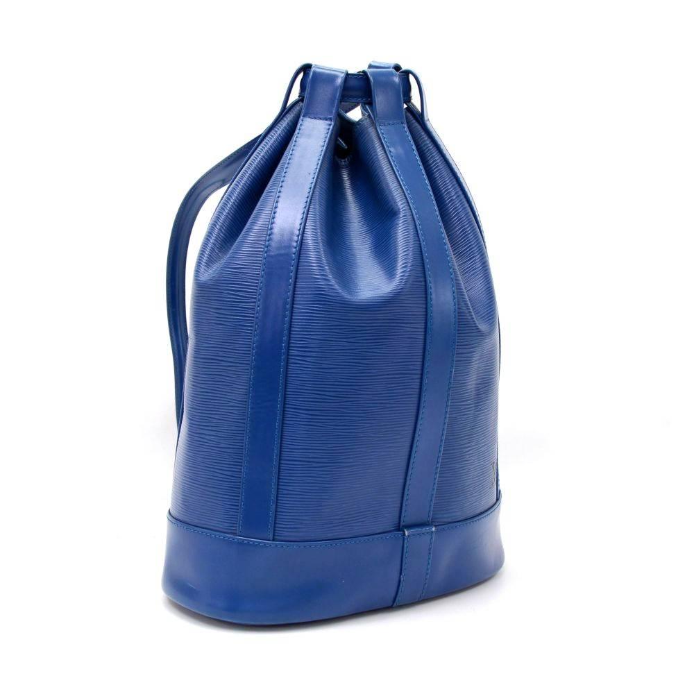 Louis Vuitton Randonnee shoulder bag in Epi leather. Main closure is secured with a leather pull string that is attached to the shoulder straps. 

Made in: France
Serial Number: AR0955
Size: 11 x 14.2 x 6.3 inches or 28 x 36 x 16 cm
Color: Blue
Dust