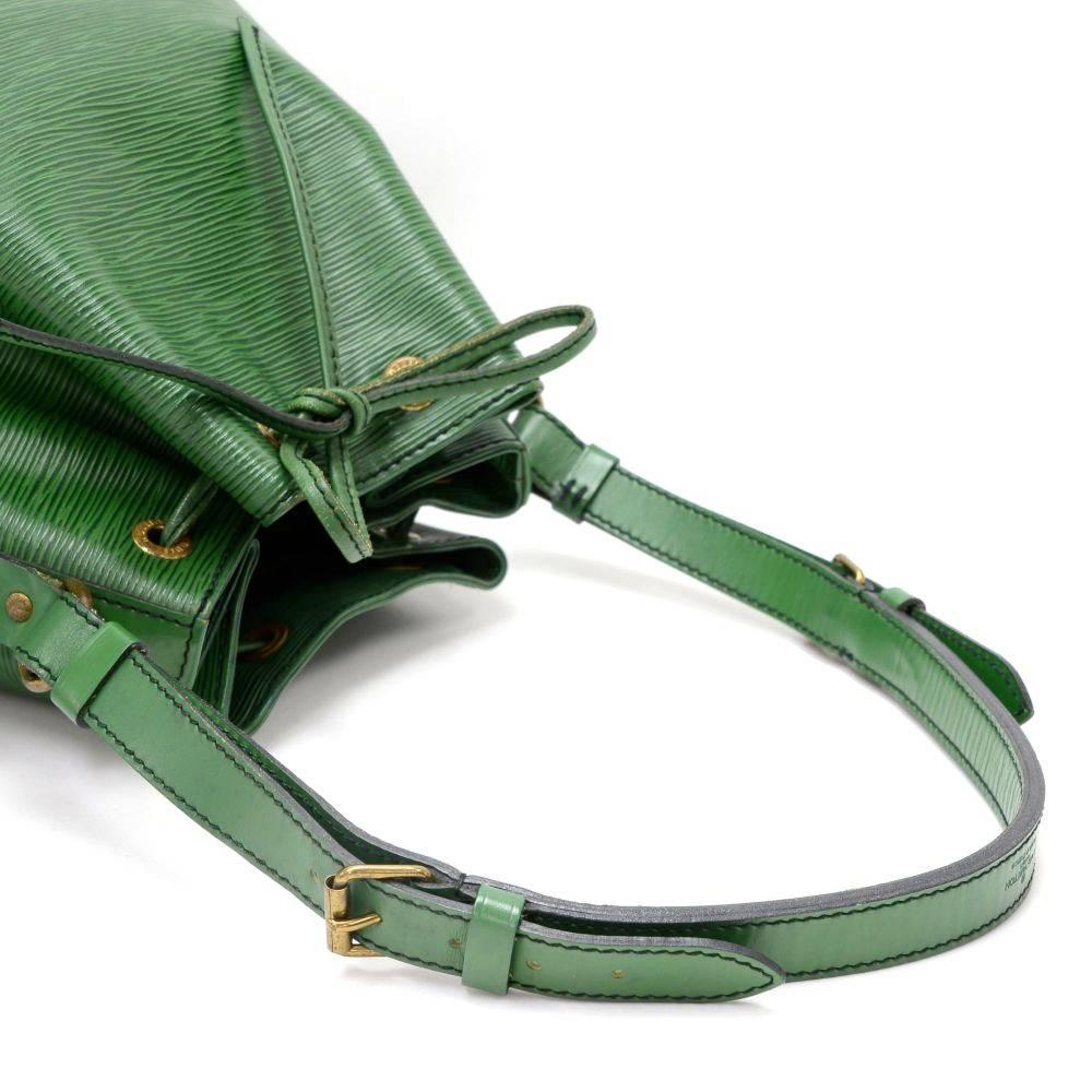 Vintage Louis Vuitton Petit Noe Green Epi Leather Shoulder Bag 2
