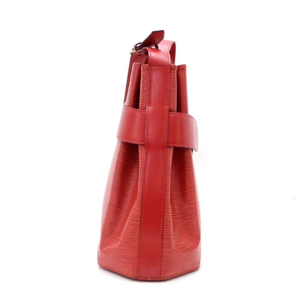 Vintage Louis Vuitton Sac Depaule PM Red Epi Leather Shoulder Bag In Good Condition In Fukuoka, Kyushu