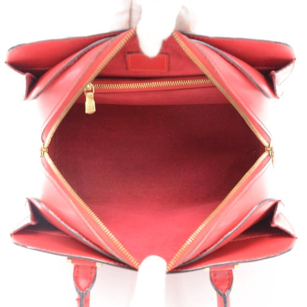 Louis Vuitton Pont Neuf Red Epi Leather Hand Bag For Sale 5