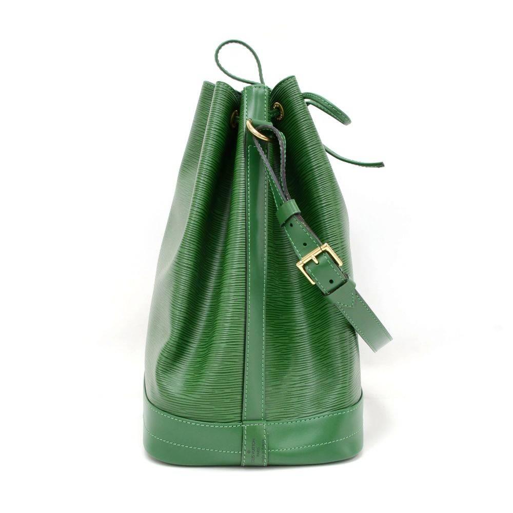 Vintage Louis Vuitton Noe Large Green Epi Leather Shoulder Bag  In Excellent Condition In Fukuoka, Kyushu
