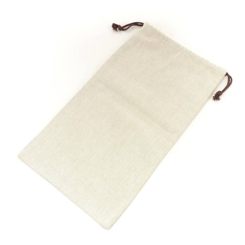 Hermes herringbone dust bag with string closure for small items. Perfect to keep your things organized.

Size: 7.9 x 13.4 x 0 inches or 20 x 34 x 0 cm
Color: Gray

Condition
Overall: 9 of 10 Excellent pre owned condition with gentle signs of use