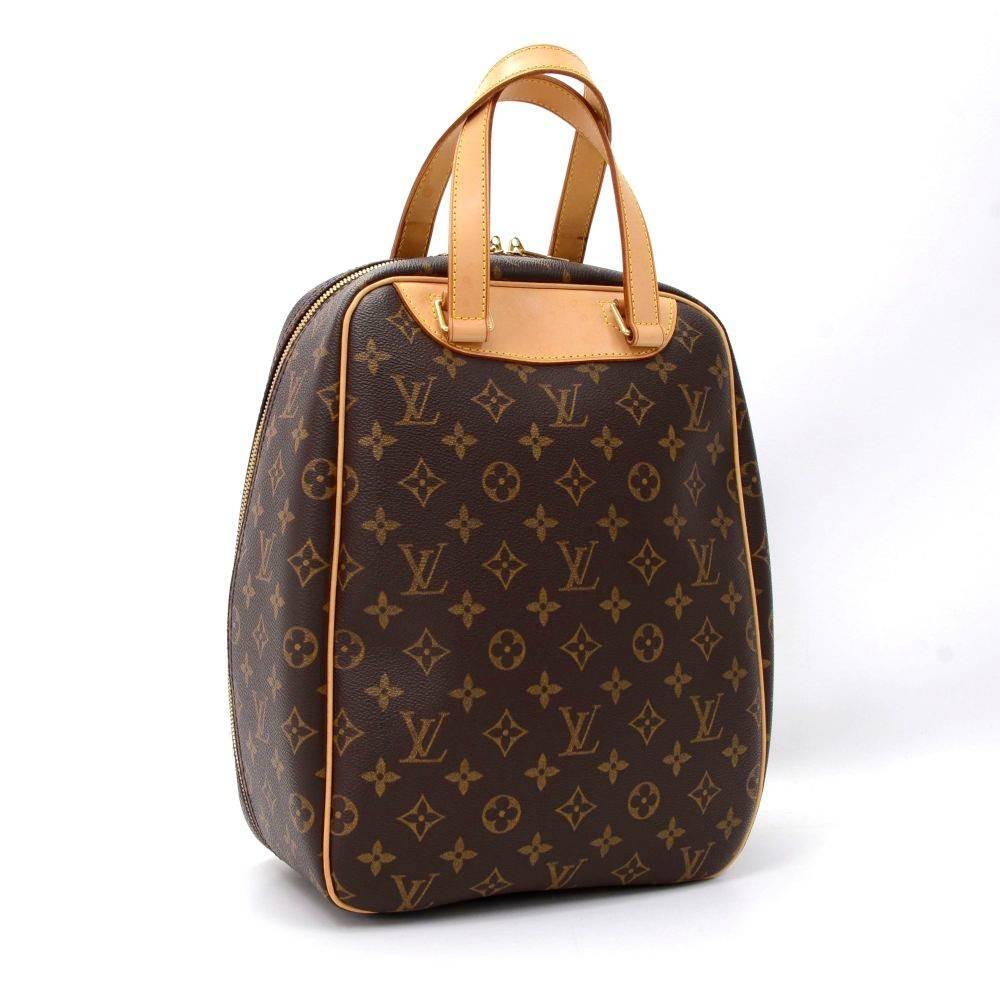 Louis Vuitton Excursion in monogram canvas. Elegant shape bag is secured with a full round double brass zipper for super easy access. Inside has washable beige lining and one large open side pocket. Hand-held travel bag provides practical storage