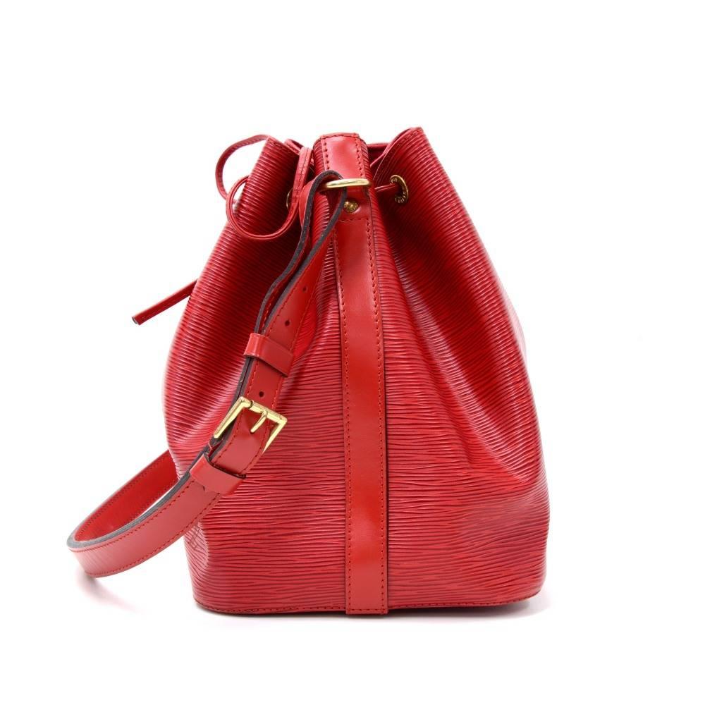 Vintage Louis Vuitton Petit Noe Red Epi Leather Shoulder Bag In Excellent Condition In Fukuoka, Kyushu
