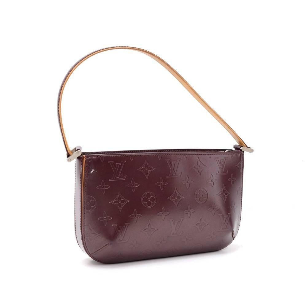 Louis Vuitton Fowler Noir bag monogram in purple monogram Matt leather. Top closure with zipper. Comfortable to carry in hand. Very stylish item!

Made in: France
Serial Number: MI0042
Size: 10 x 5.5 x 3.3 inches or 25.5 x 14 x 8.5 cm
Shoulder Strap