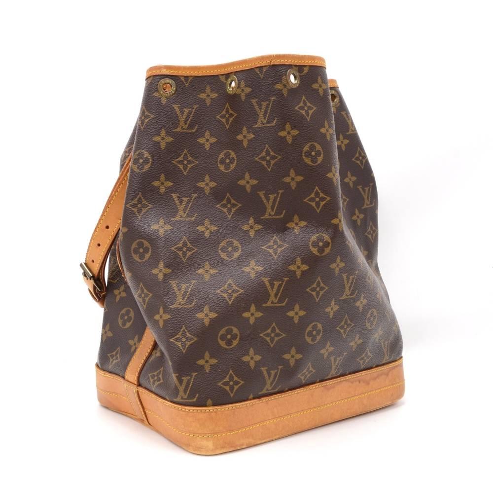 Louis Vuitton Noe shoulder bag. It has adjustable shoulder strap and tie up string closure. Inside is brown lining. The famous champagne bag created in 1932 which makes it a true classic.

Made in: France
Serial Number: A 2 8 9 0 7
Size: 10.2 x 13.4